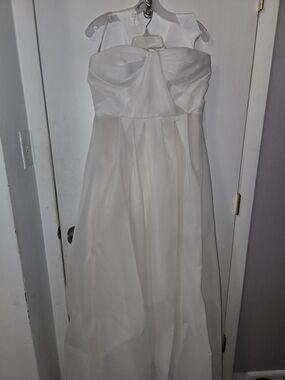 Vera Wang White Strapless A-Line Wedding Dress